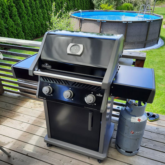 Produktbild Gasgriller im Garten