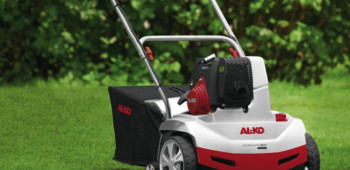 Vertikutieren richtig gemacht
rot wei&szlig;er Vertikutierer