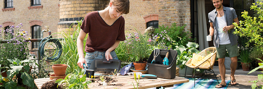 Gartenarbeit am Ende des Winters