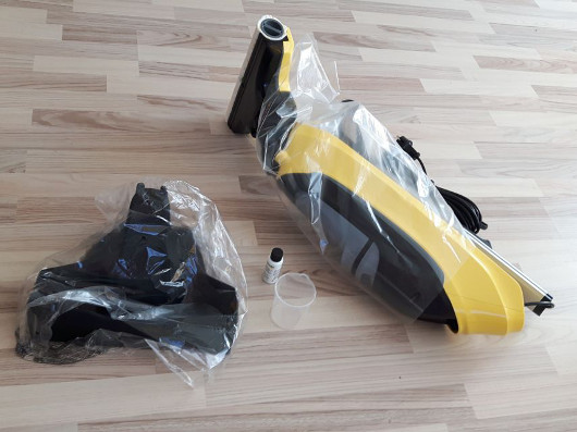 Hartbodenreiniger verpackt.