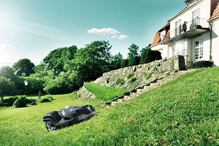 Automower von Husqvarna kann in Steigungen bis zu 45% fahren/mähen