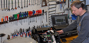 Vorf&uuml;hrung Service M&auml;hroboter